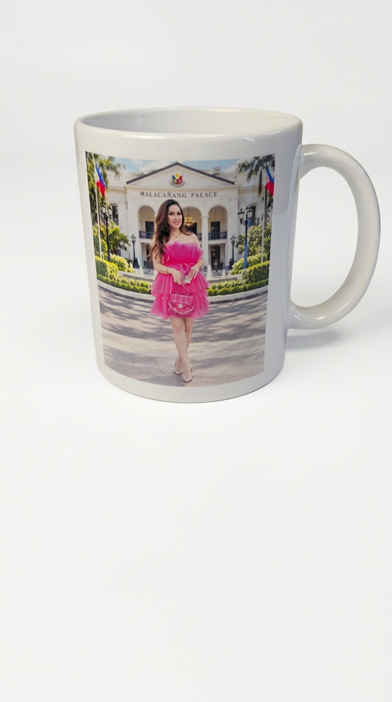 White glossy mug with the printed artwork